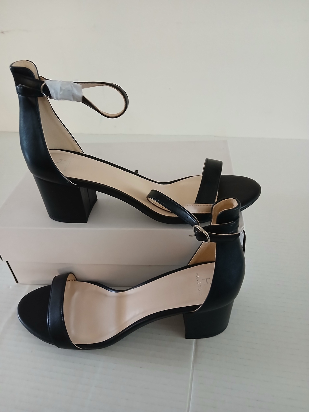 Halston Heritage Size 9 Black Ankle-Strap Block Heel Sandals $45 - Picture 7 of 9